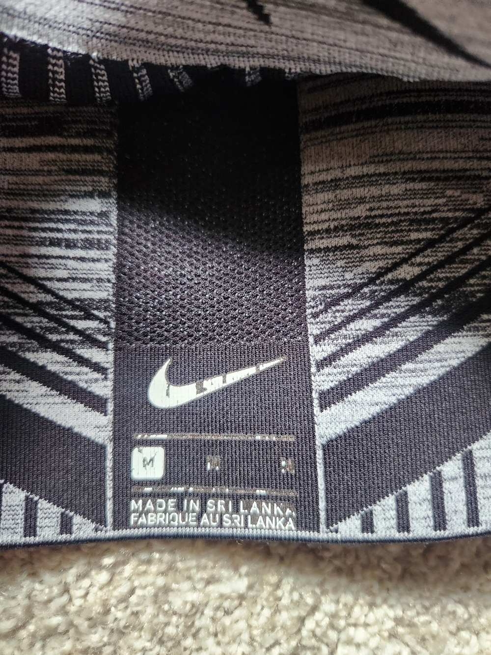 Nike Women's FE/NOM Flyknit Sports Bra - Picture 10 of 10